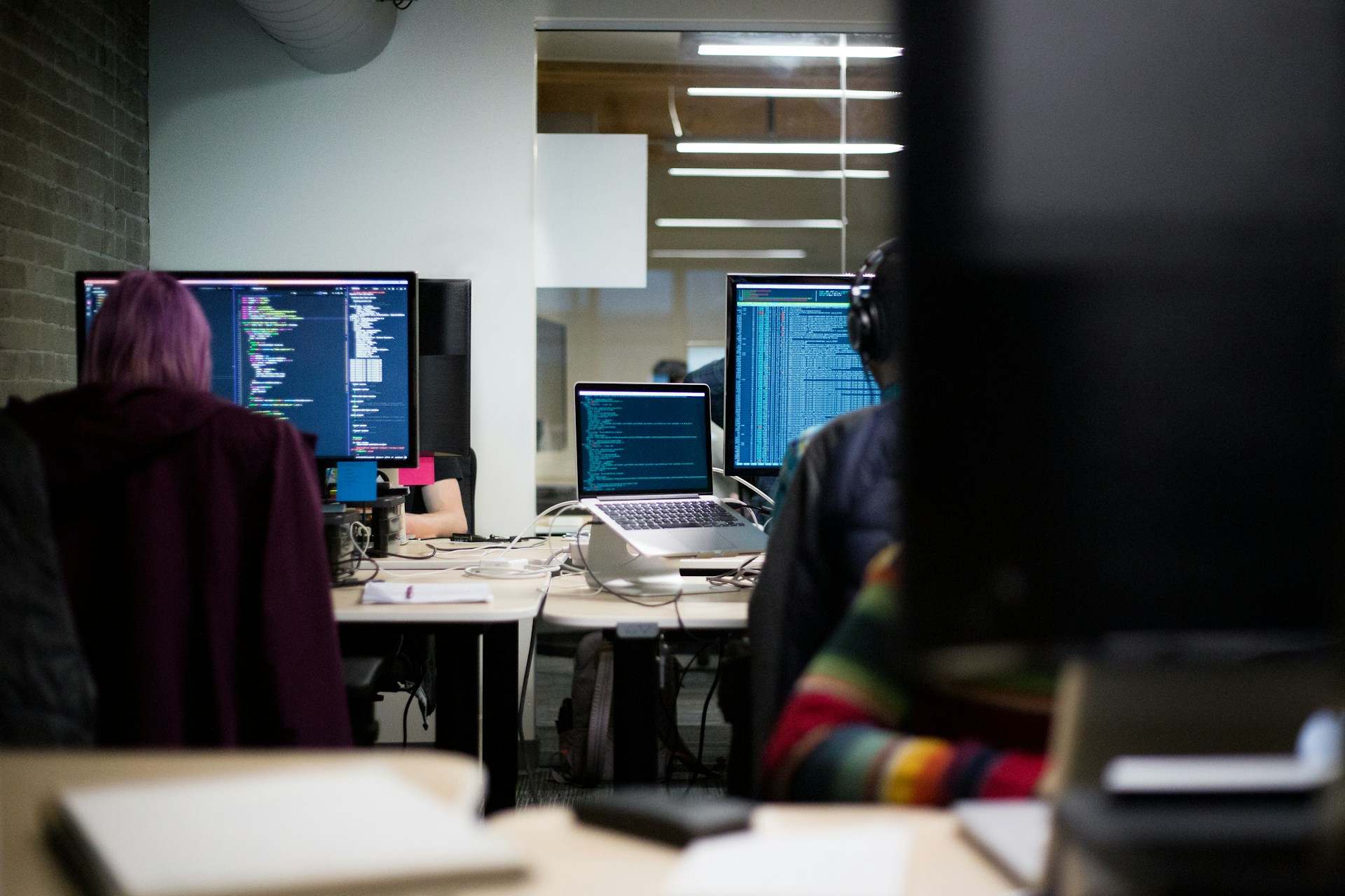 Why Businesses Choose Dedicated Development Teams Over Freelancers-image